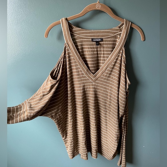 Express Tops - Picture 6 of 13